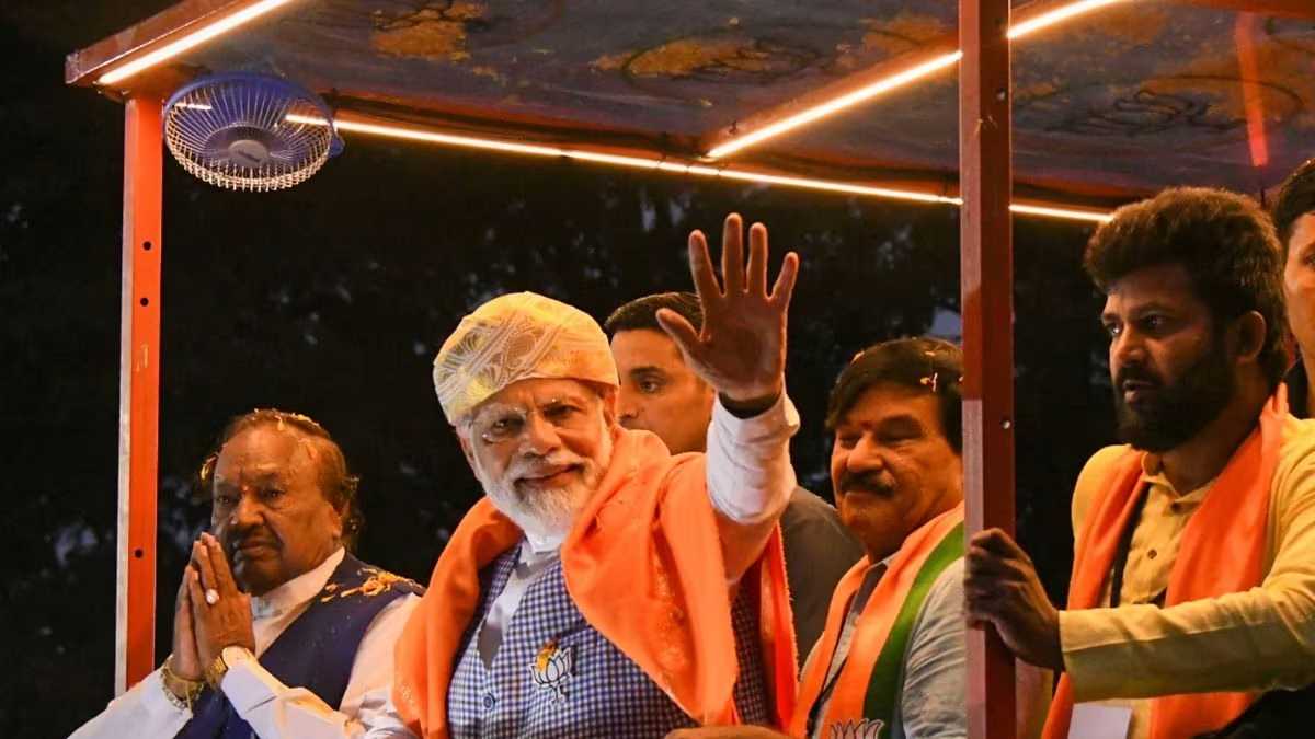 पीएम मोदी पर मोबाइल फेंका गया लेकिन अनजाने में : पुलिस